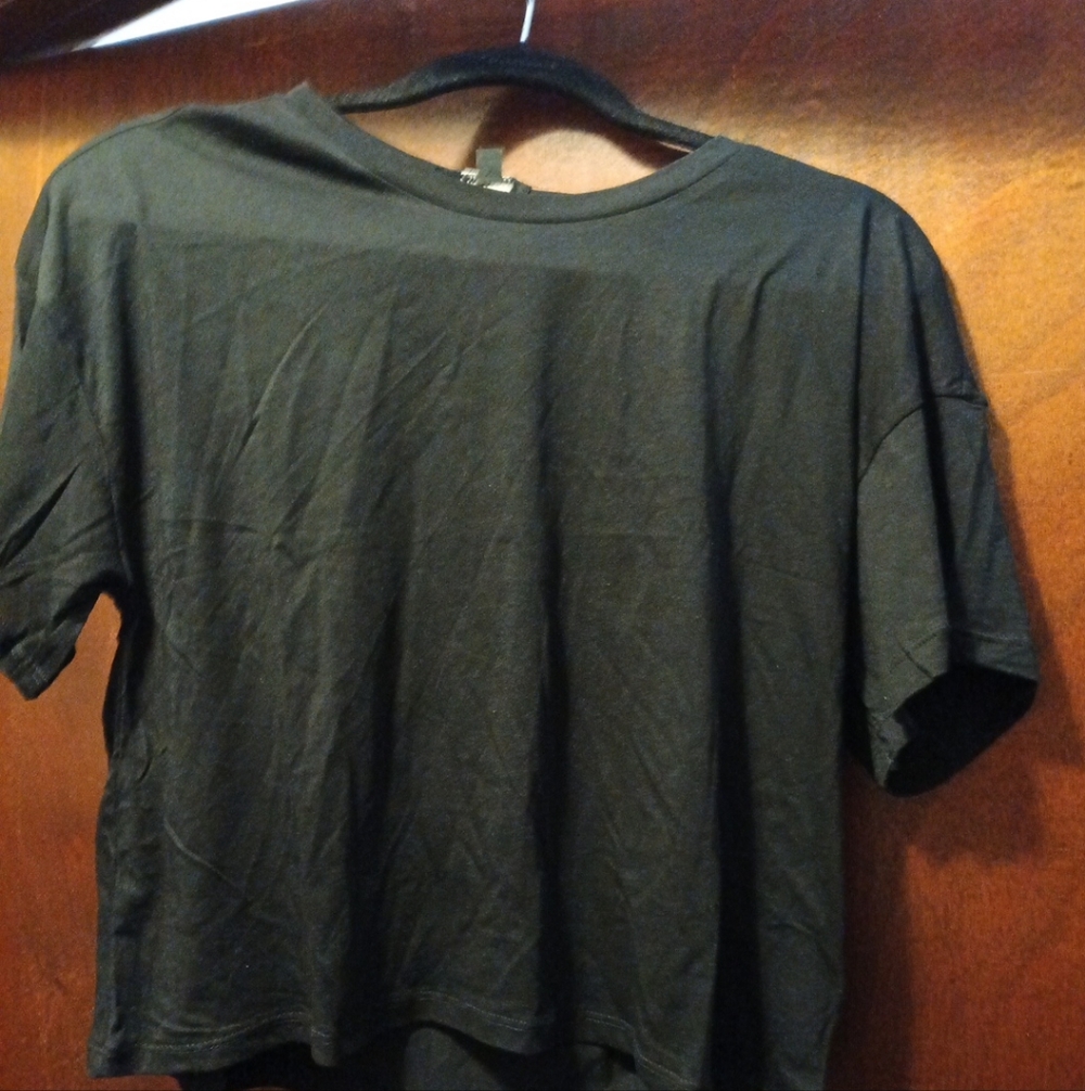 Ambiance Woman's Cropped T Shirt Size Medium NWOT Black